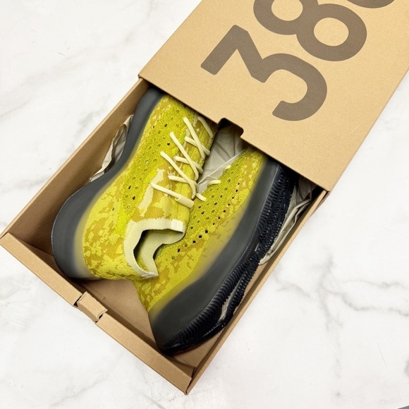 adidas Yeezy Boost 380 Size 12 in Hylte Glow NEW! - Picture 7 of 9